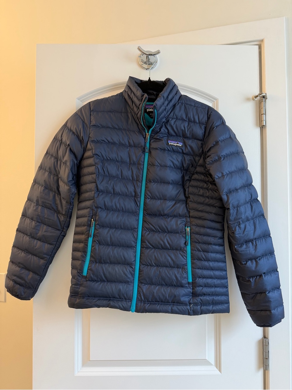 Patagonia Women’s Navy Down Sweater Jacket with Teal Zippers